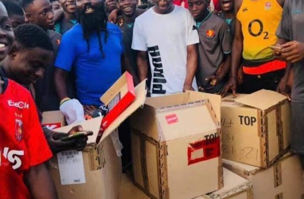 Kudus Mohammed donates to his former club in Nima