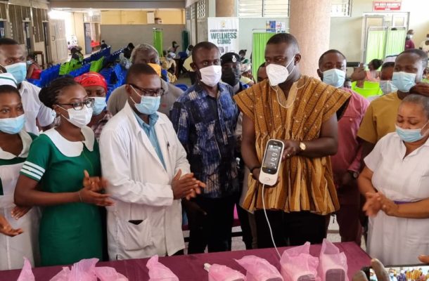 Annoh-Dompreh donates Pulse Oximeter gadgets to Nsawam hospital