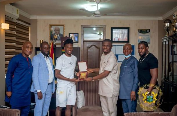 PHOTOS: Callum Hudson-Odoi pays visit to Minister of Youth and Sports