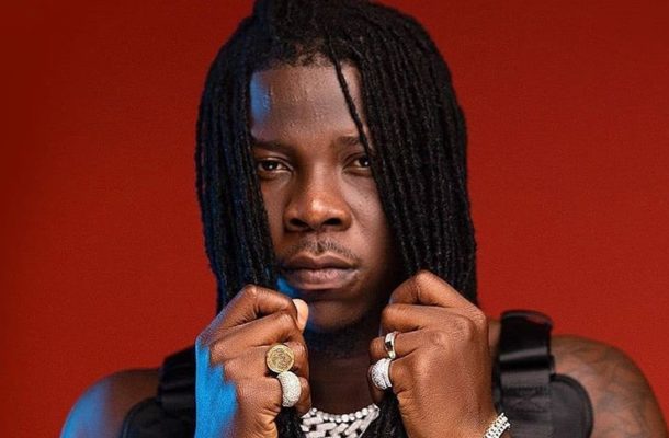 Stonebwoy sends touching words of condolence to Davido
