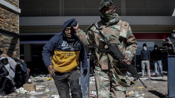South Africa looting: Govt to deploy 25,000 troops after unrest