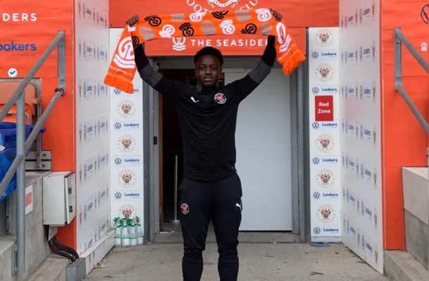 Ghanaian youngster Kwaku Donkor signs for Blackpool