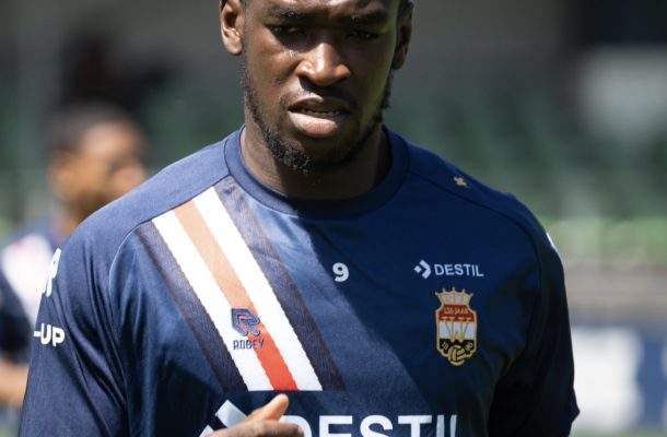 Kwasi Okyere Wreidt scores for Willem II Tilburg in heavy defeat to Utrecht