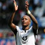 Dede Ayew snubs Europe to sign for Qatari club
