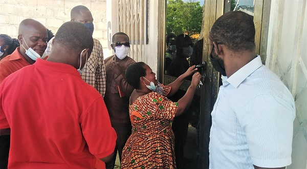 Aggrieved teachers lock up Navrongo GNAT office, kick against 4%, 7% salary increment