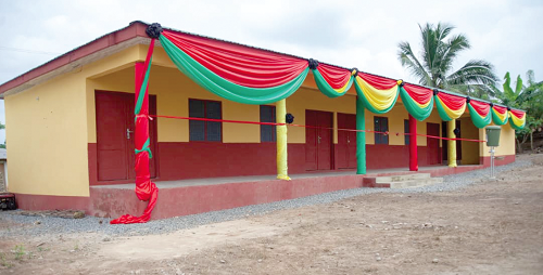 Oteng-Gyasi inaugurates classroom block