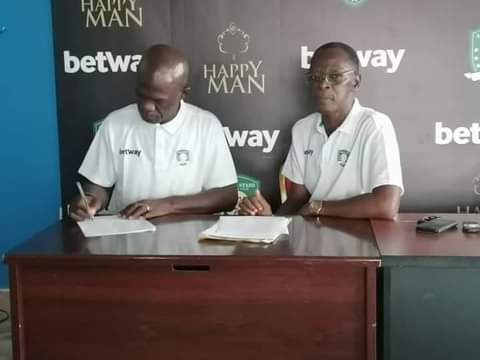 Coach Asare Bediako signs two years contract extension with Aduana