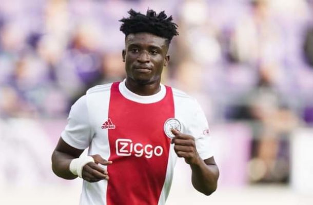 Unhappy Kudus Mohammed holds THREE crisis meetings with Ajax coach