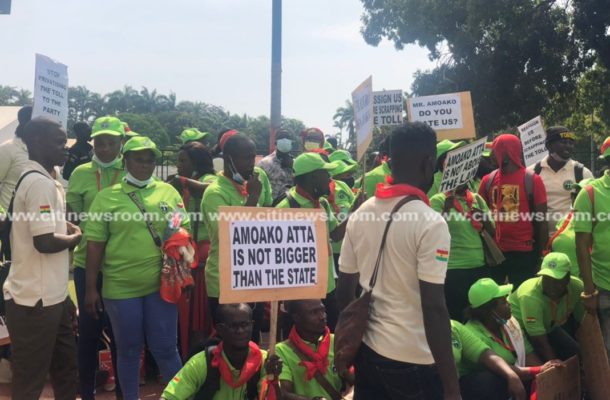Tollbooth workers stage demo in Accra, present petition to Parliament