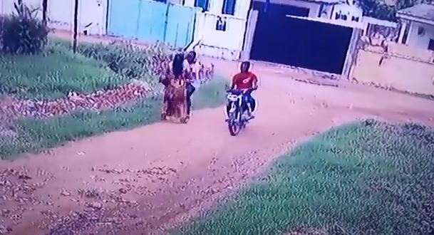 Video: Woman attacked in daylight robbery at Dansoman
