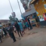 E/R: Man beaten to pulp for stealing Koko seller's phone (Video)