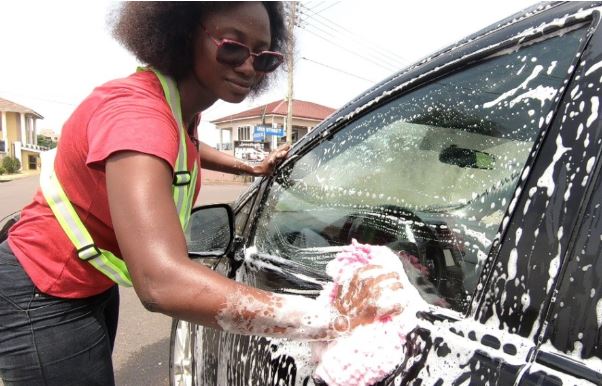 UDS graduate ventures into mobile car washing after failing to secure job (Video)
