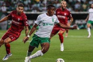 VIDEO: Fatawu Issahaku misses penalty kick as Sporting CP loses to Sevilla