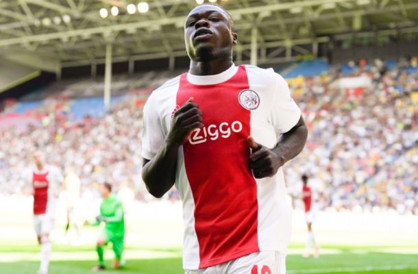 Ajax coach warns Brian Brobbey on his conduct during Rangers match