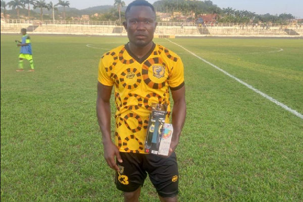 I'll play anywhere abroad to better my life - Ashgold's Eric Esso