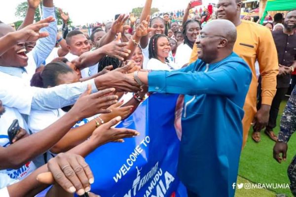 Dr. Bawumia mobbed during commissioning of a number of projects in the Ashanti Region
