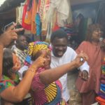 Oboafo Kwadjo Asante mobbed at Suhum market