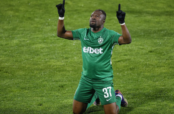 Bernard Tekpetey scores for Ludogorets but in their defeat to Dinamo Zagreb