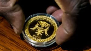 Zimbabwe hails gold coins in inflation fightback