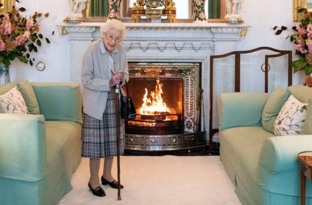 LIVE UPDATES: Queen Elizabeth's doctors concerned for her health