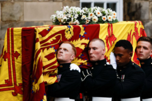 Queen Elizabeth II’s coffin arrives in Edinburgh [Photos]