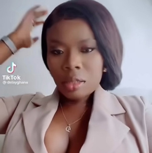 Delay flaunts her cleavage in new video