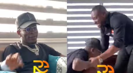Shatta Wale kneels to apologise to event sponsor