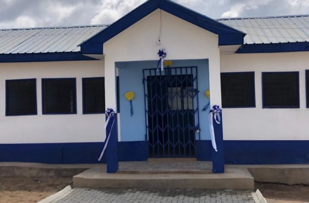Old students of New Juaben SHS hands over toilet facility to school