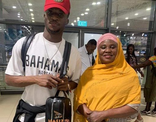 Kudus Mohammed's mum sees him off at the airport as he returns to Ajax