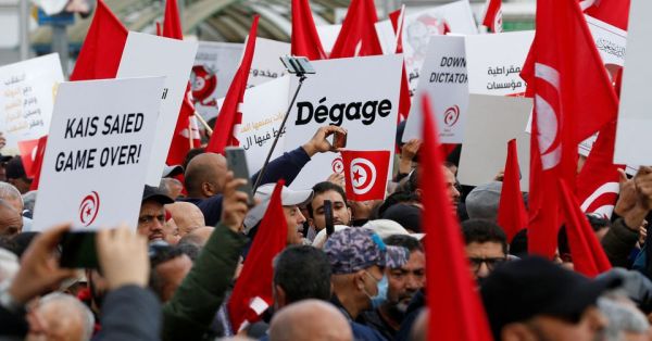 Thousands of Tunisians Rally against President on Revolution Anniversary