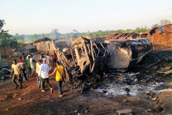Gas Tanker catches fire as it crashes in Sokoban Ampayoo