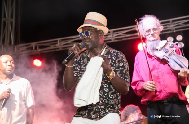 Amakye Dede treats fans of NLA to good music on Val's Day [PHOTOS]
