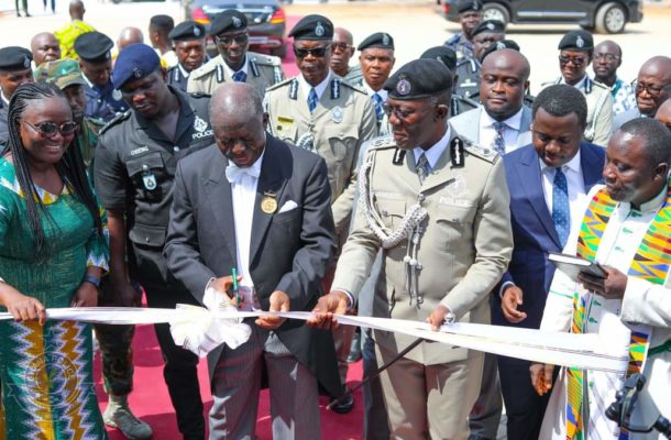 PHOTOS: Otumfuo commissions new police station at KNUST
