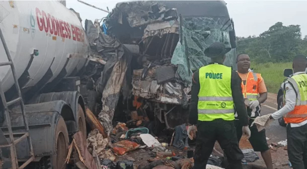 C/R: 16 feared dead, 25 seriously injured in fatal accident at Gomoa Okyereko (Video)