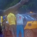 E/R: Angry residents attack police for arresting female 'Wee' seller; one shot (Video)