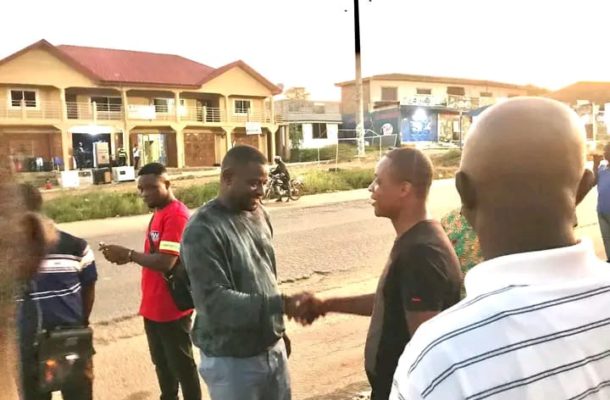Nsawam: Annoh-Dompreh installs street lights at Kings Bar