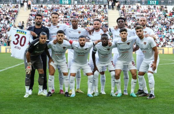 Hatayspor pays tribute to late Christian Atsu in first match since earthquake 
