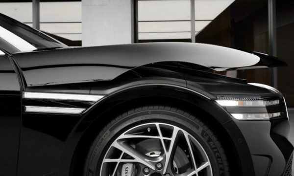 "Genesis G90 Unveils Automotive Grandeur: Setting the Record with the Largest Bonnet in Luxury Sedans"