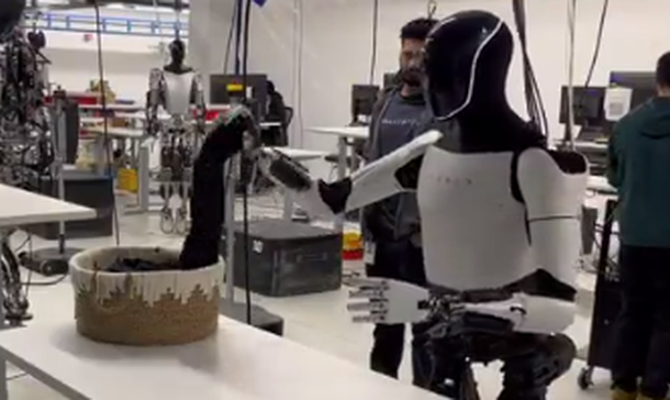 Tesla's Optimus Unleashes Futuristic Skills: The Shirt-Folding Marvel