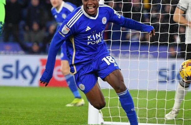 Abdul Fatawu Issahaku scores as Leicester City secures victory
