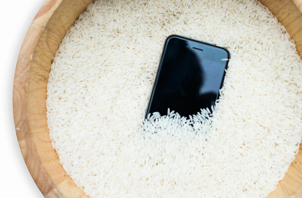 Apple Issues Warning: Avoid the Rice Method for Wet Phones