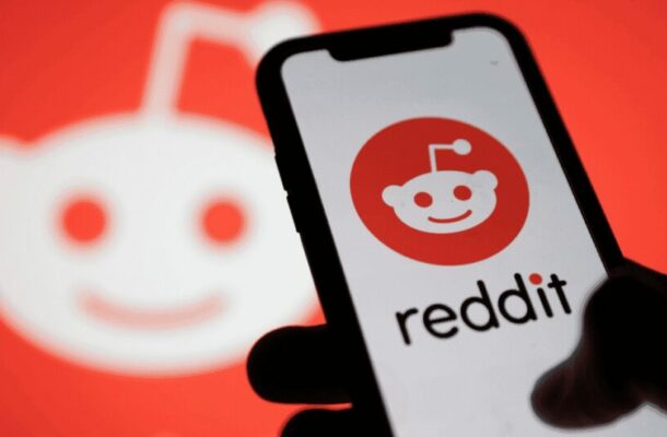 Reddit's Milestone: Going Public with User Growth and Revenue Insights