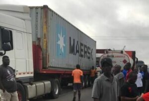 Accident on Kumasi-Accra Highway causes heavy traffic [Photos+Video]