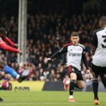 Jeffrey Schlupp rescues point for Crystal Palace with sensational strike