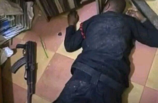 Police officer shoots himself to death at Duayaw Nkwanta