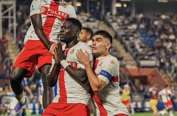 Caleb Ekuban strikes late to rescue point for Genoa against Como