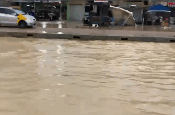 PHOTOS & VIDEOS: Heavy rains flood Nsawam–Pokuase highway, leave commuters stranded