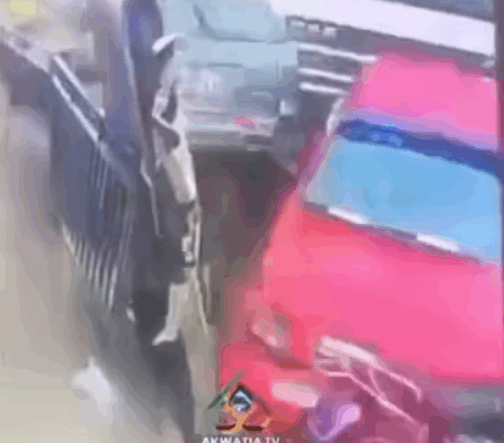 VIDEOS: Runaway trailer truck crash leaves one dead, 11 injured at Asamankese