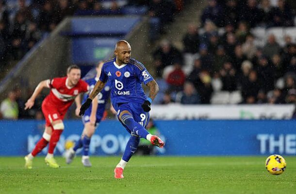 Jordan Ayew scores as Leicester City draw with 10-man Middlesbrough