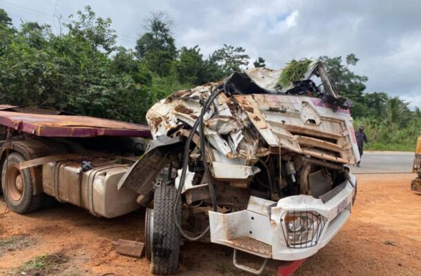 Burkinabé truck driver injured after swerving to avoid VIP Bus on Accra-Kumasi road